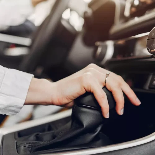 CNH para carro automático vai começar a valer em breve - Freepik